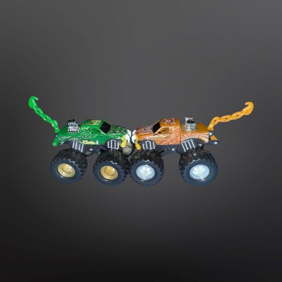 Hot Wheels Battle Beast Push Down Chomping Action Monster Trucks 1:64 Scale A27 - Picture 12 of 16